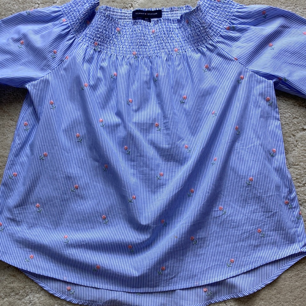 Hilfiger Blouse ! Worn off the the shoulder cool 100 percent cotton fabric